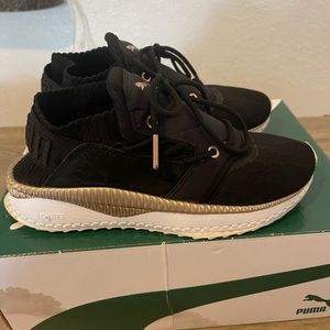 Puma women size 6 Tsugi Shinsei black